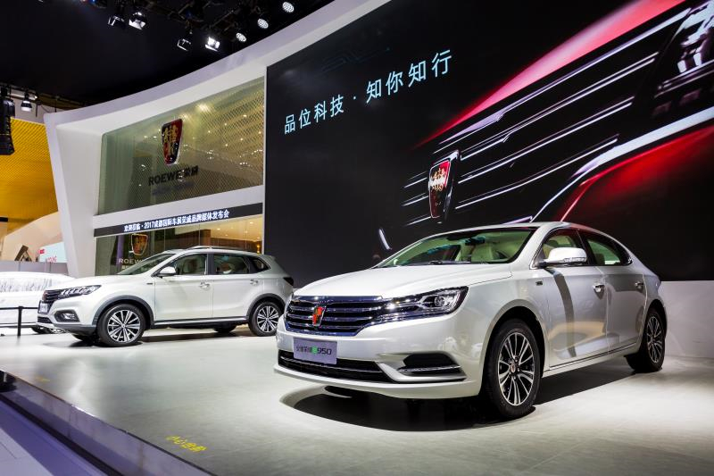 全新荣威950、荣威e950定义“高级轿车” 成都车展亮相售价16.88万起 互联网汽车上市一周年 系统升级带来颠覆式进化
