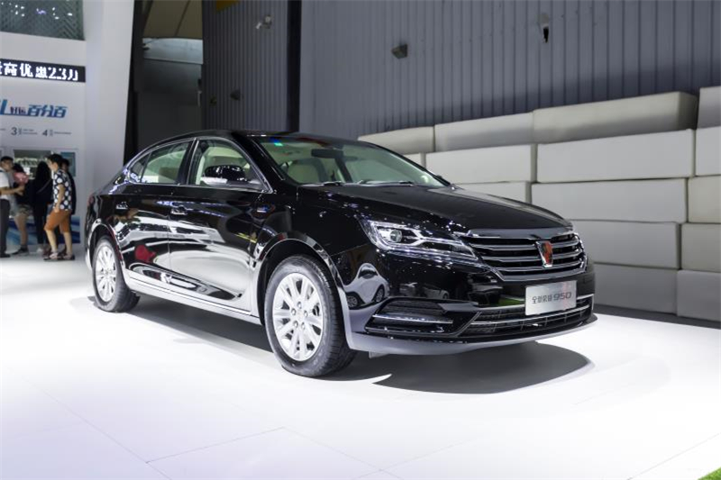 全新荣威950、荣威e950定义“高级轿车” 成都车展亮相售价16.88万起 互联网汽车上市一周年 系统升级带来颠覆式进化