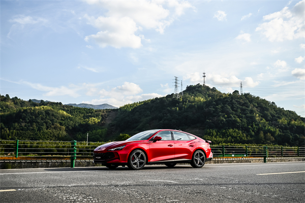 B级运动轿车新标杆来了，MG7 2025款智能登场，限时一口价11.29万元起