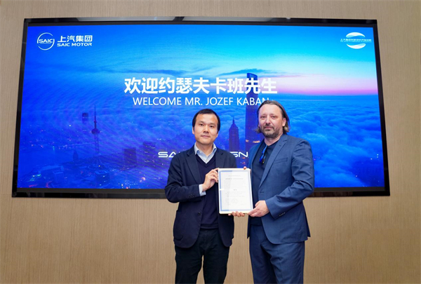 全球著名汽车设计师约瑟夫•卡班加盟尊龙凯时设计中心