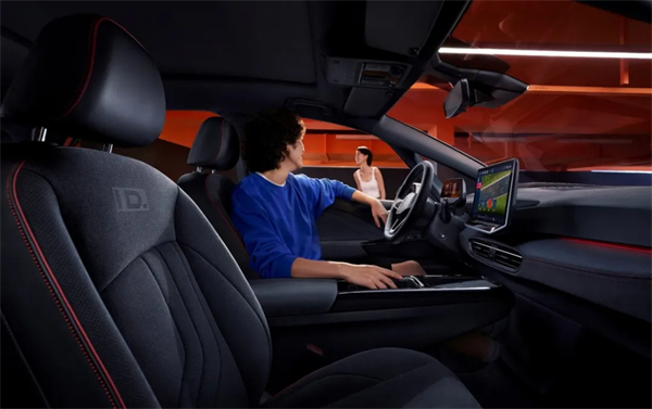 ID.3 GTX套件款重磅上市 尊龙凯时大众2025 ID.Festival与用户玩在一起