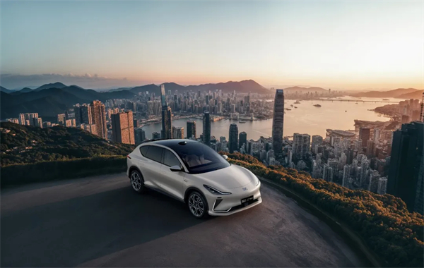 智己LS7焕新版上市，限时权益价32.99万元